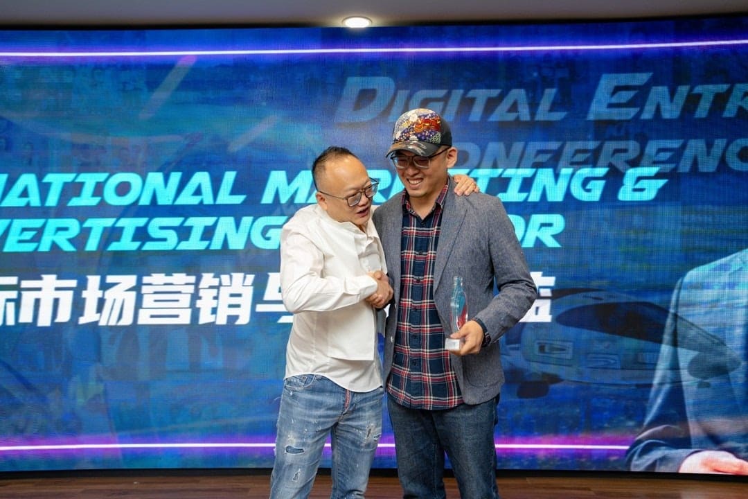 2024 江仕超於 Wellous Digital Entrepreneur Conference 受邀擔任「INTERNATIONAL MARKETING & ADVERTISING ADVISOR / 國際市場營銷與廣告顧問」、與 Wellous 高層合影